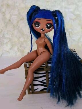 ✨️ MGA LOL Surprise OMG Downtown B.B. Girl Nude Doll Long Blue Hair Urban